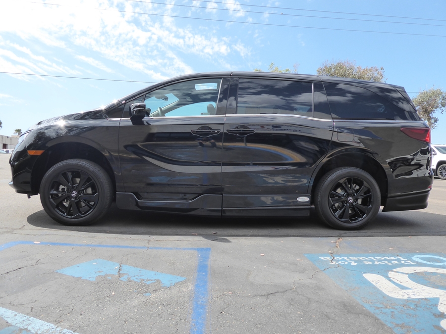 Used 2024 Honda Odyssey Sport - BraunAbility Side Entry In Floor Automatic Ramp
