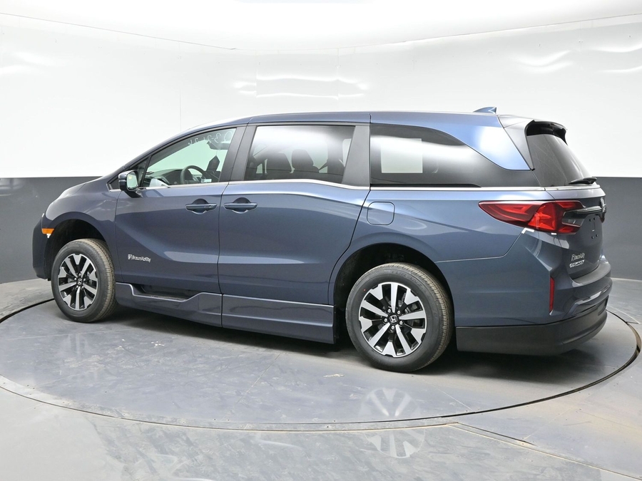 Blue Honda Odyssey image number 1