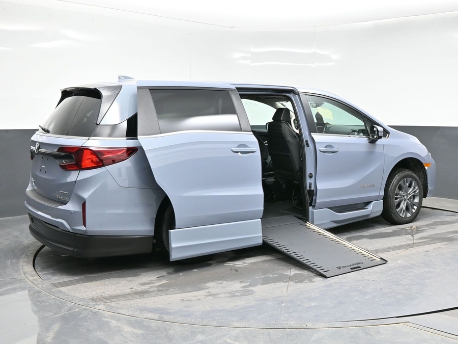 New 2026 Honda Odyssey Touring - BraunAbility Side Entry In Floor Automatic Ramp