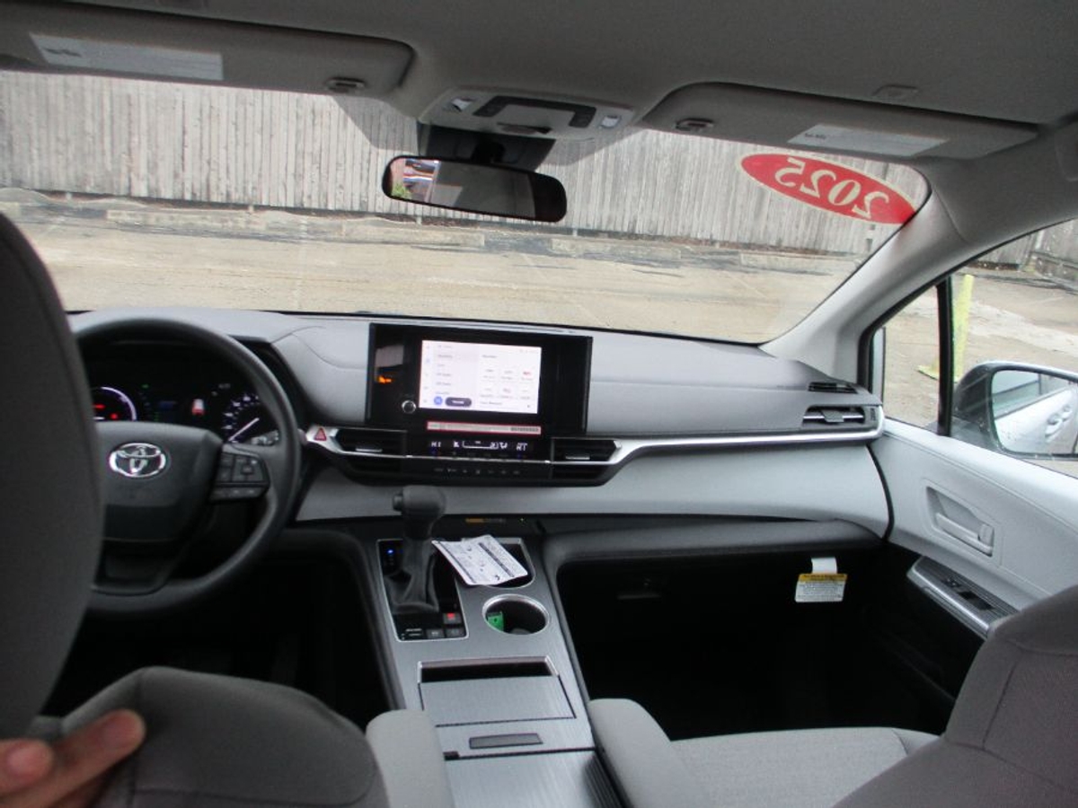 2025 TOYOTA SIENNA - Image 15