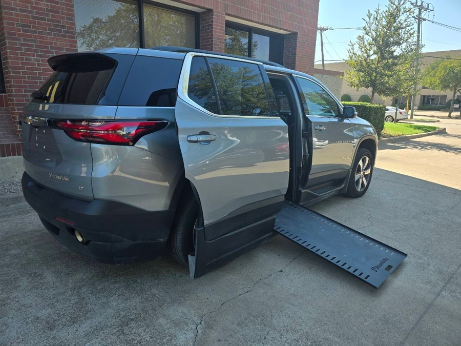 Used 2023 Chevrolet Traverse 3LT - BraunAbility Side Entry In Floor Automatic Ramp
