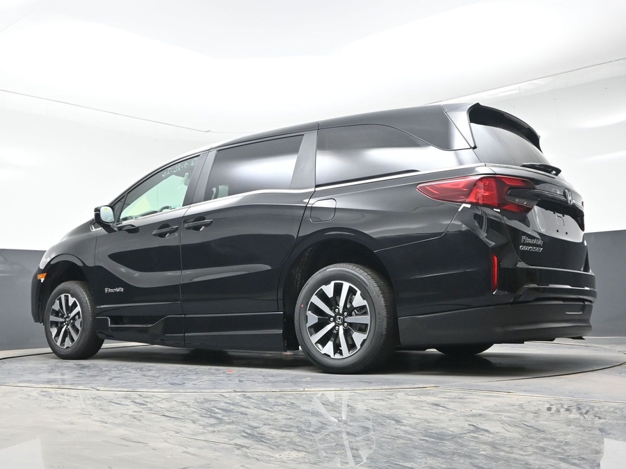 Black Honda Odyssey image number 20