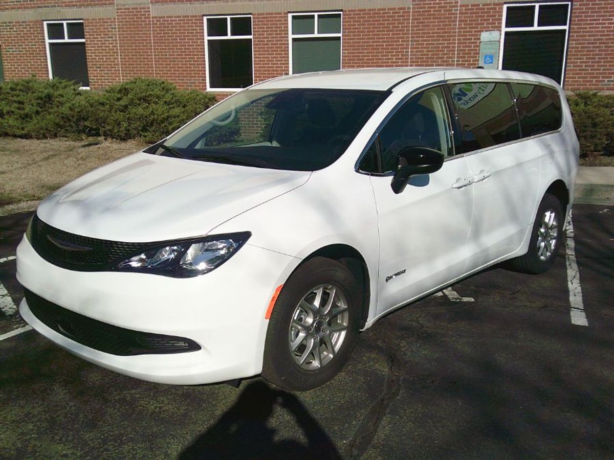 2024 CHRYSLER VOYAGER - Image 4