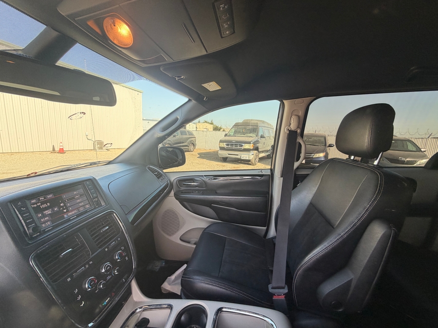 Black Dodge Grand Caravan image number 3