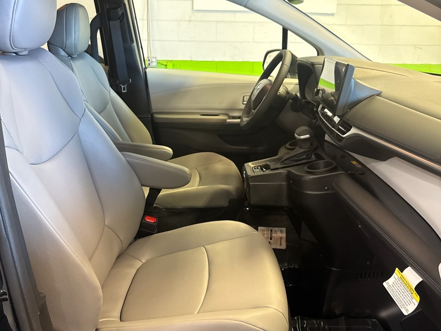 Black Toyota Sienna image number 9