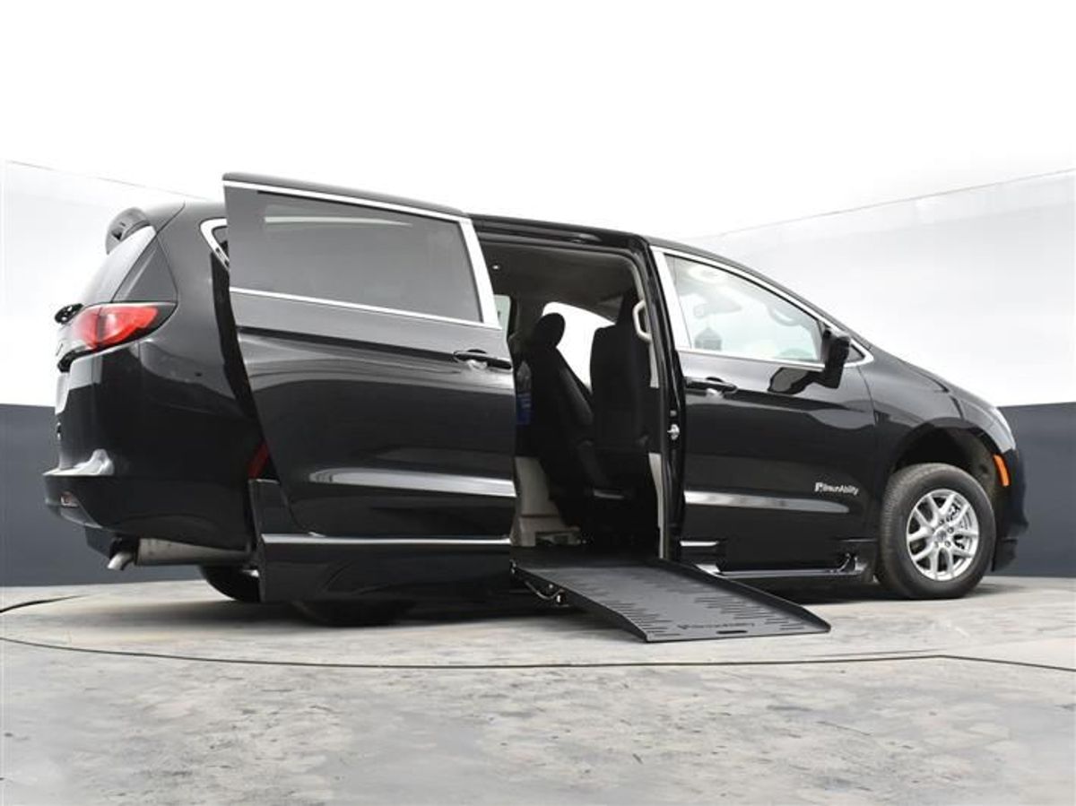 2023 CHRYSLER VOYAGER - Image 2