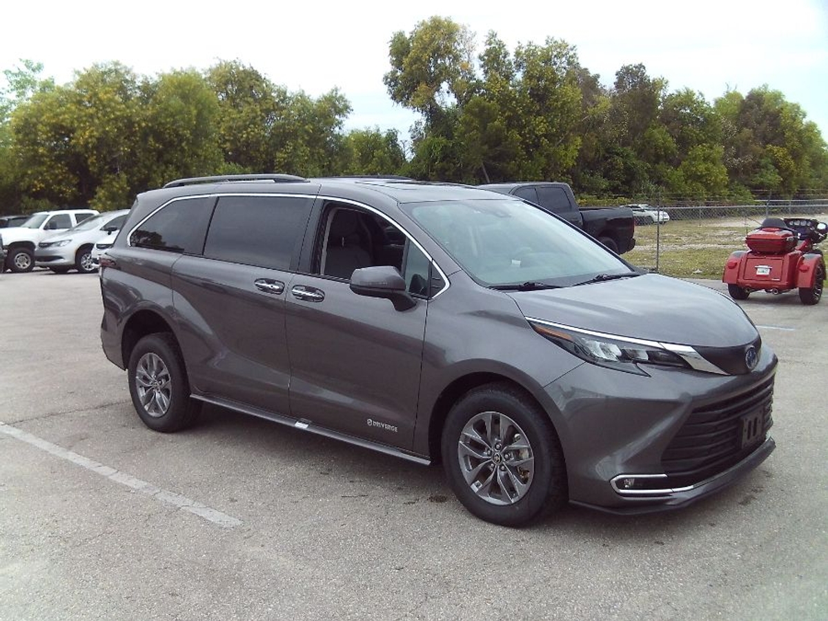 2024 TOYOTA SIENNA - Image 9