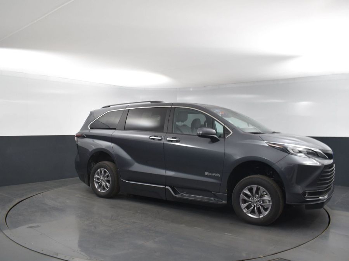 2025 TOYOTA SIENNA - Image 17