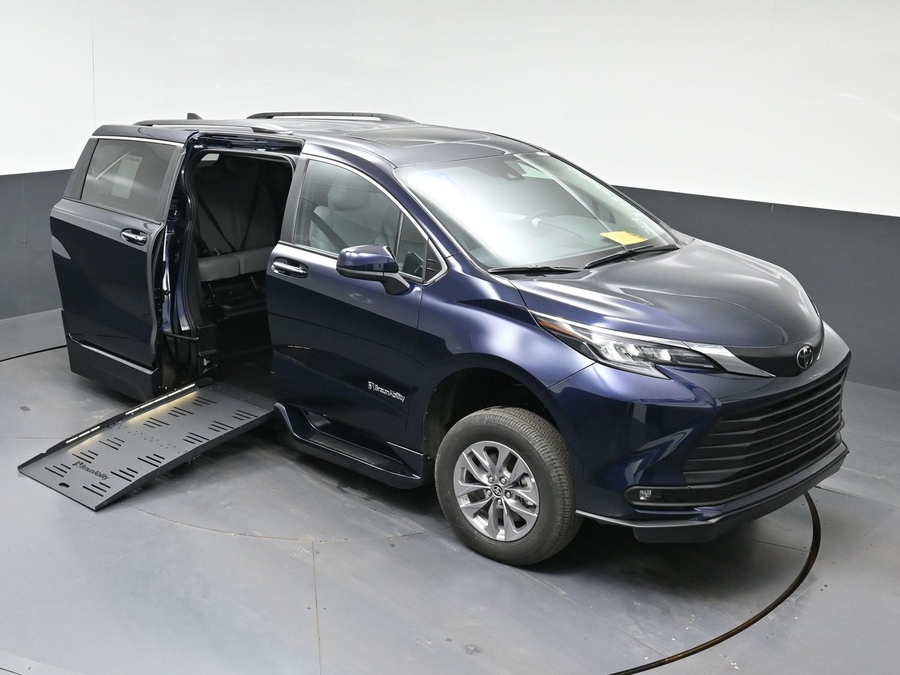 2026 Toyota Sienna XLE - Photo 19