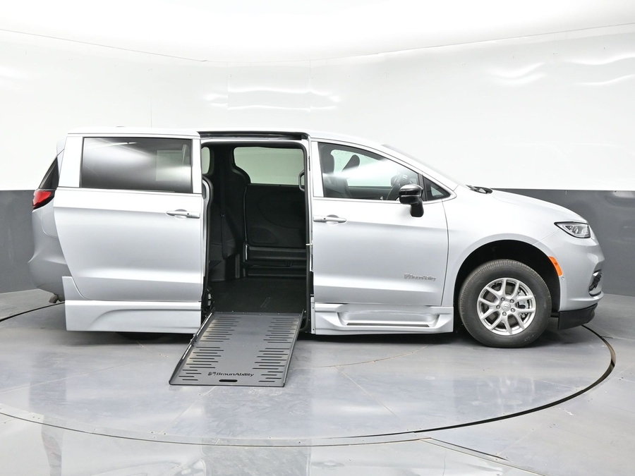 2026 Chrysler Pacifica's photo