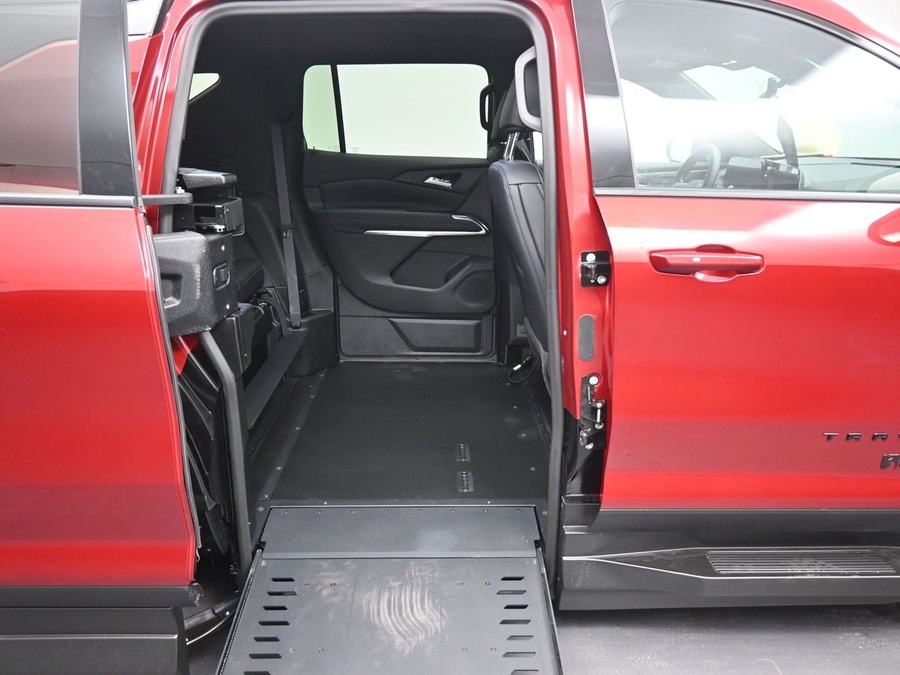 New 2026 Chevrolet Traverse 1LT Midnight - BraunAbility Side Entry In Floor Automatic Ramp