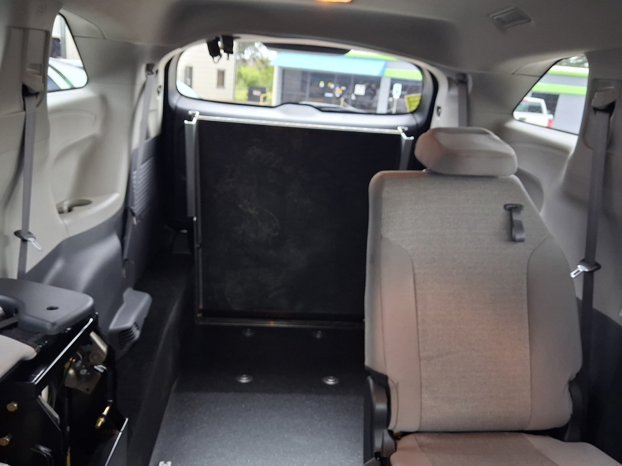 Black Toyota Sienna image number 11