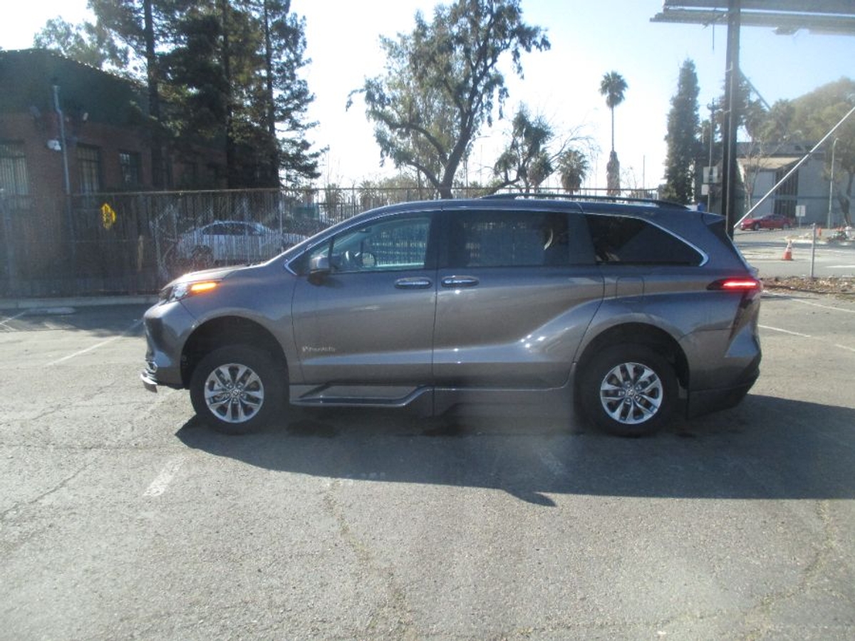 2024 TOYOTA SIENNA - Image 4