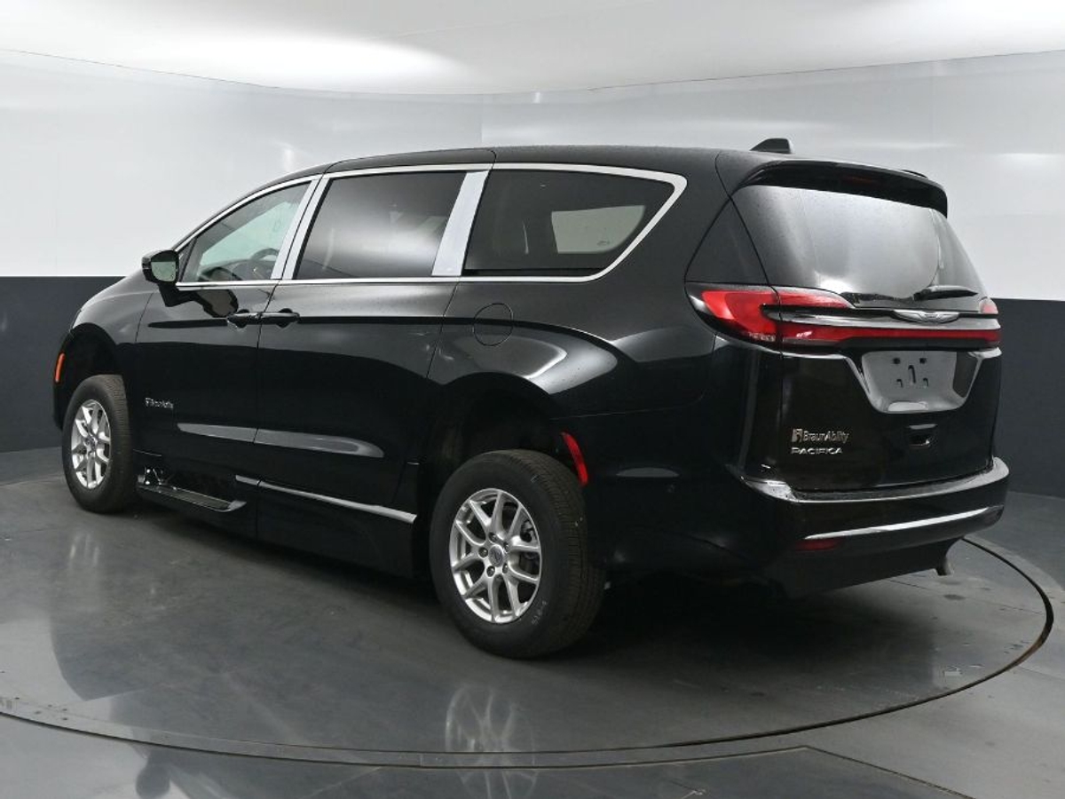 2025 CHRYSLER PACIFICA - Image 6