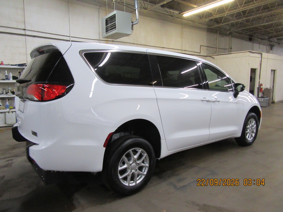 2026 Chrysler Voyager LX - Photo 2
