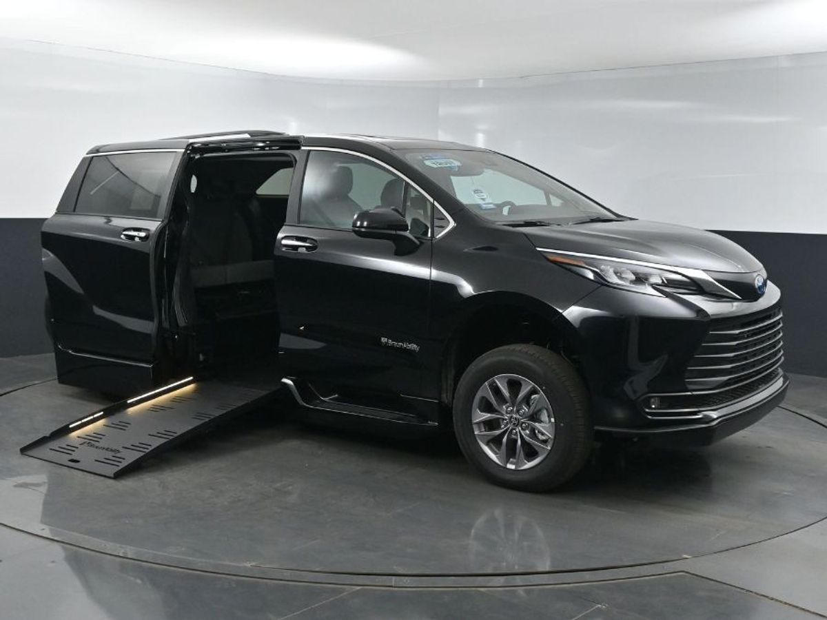 2025 TOYOTA SIENNA - Image 2