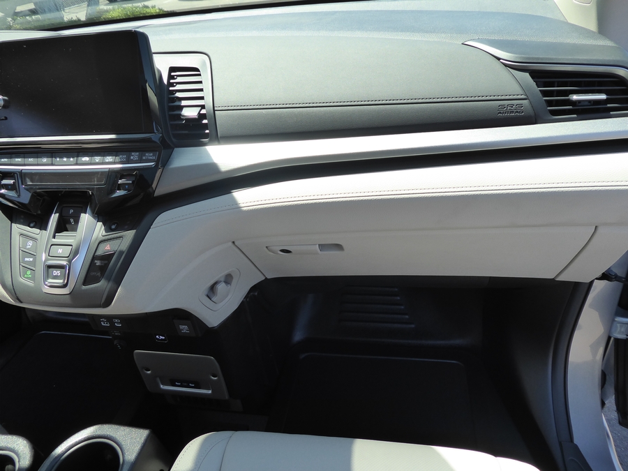 New 2026 Honda Odyssey EX-L - BraunAbility Side Entry In Floor Automatic Ramp