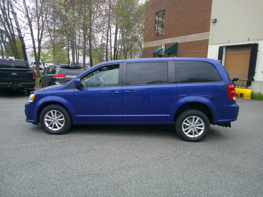 Blue Dodge Grand Caravan image number 7
