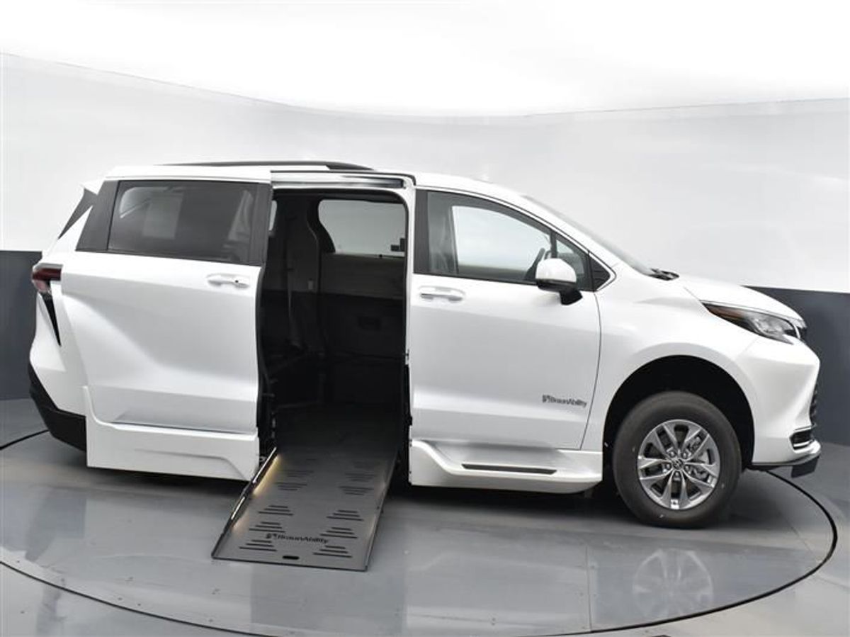 2023 TOYOTA SIENNA - Image 13