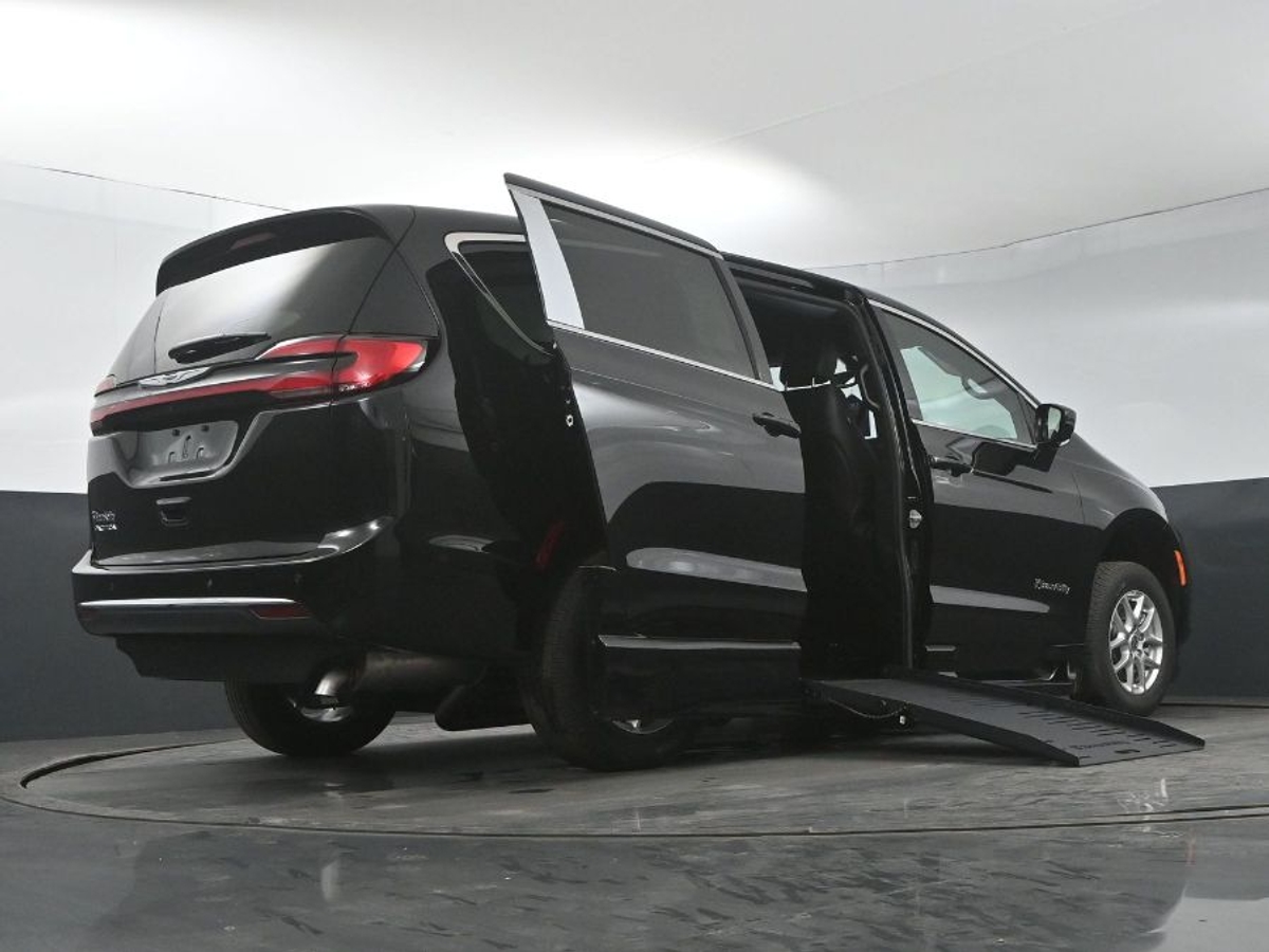 2025 CHRYSLER PACIFICA - Image 22