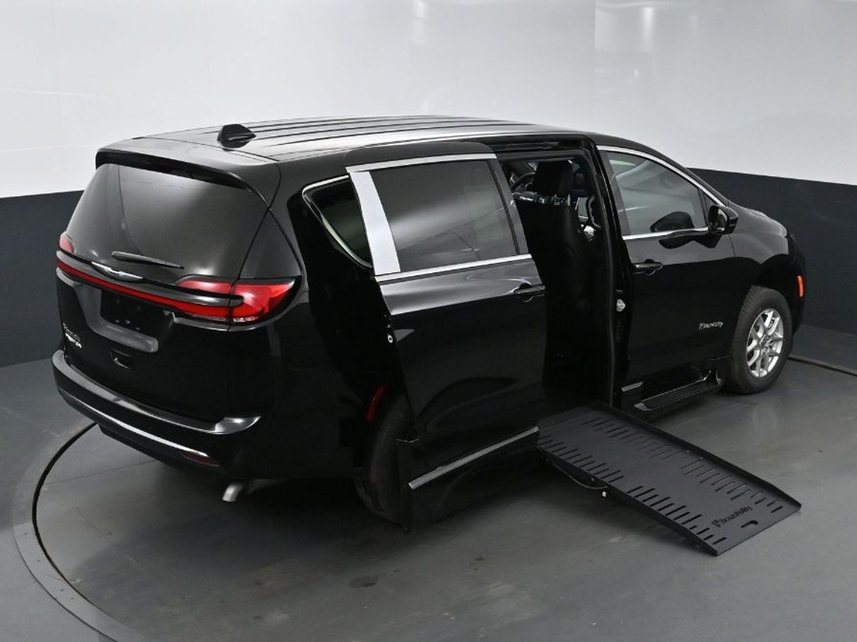 2025 CHRYSLER PACIFICA - Image 26