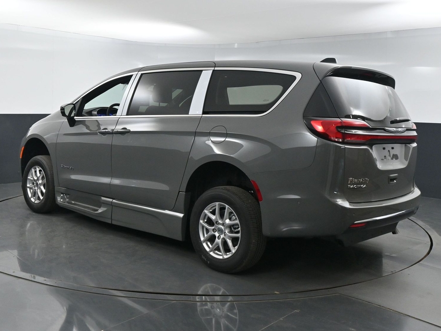New 2025 Chrysler Pacifica Select Safety - BraunAbility Side Entry Entry Fold Out Automatic Ramp