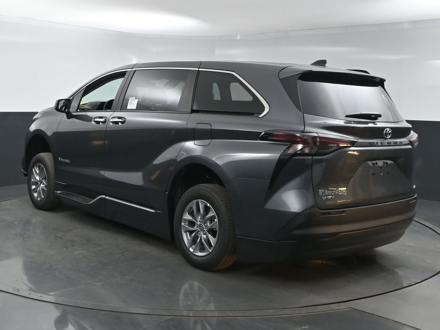 New 2025 Toyota Sienna Hybrid XLE Base - BraunAbility Side Entry Entry Fold Out Automatic Ramp