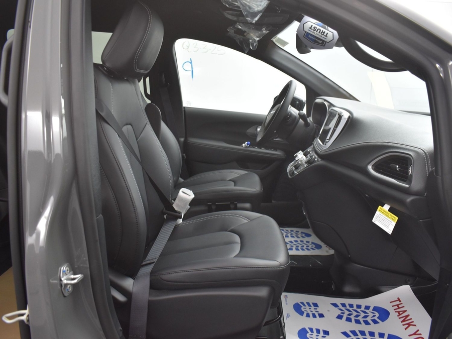 Used 2025 Chrysler Pacifica Select Safety - BraunAbility Side Entry In Floor Automatic Ramp