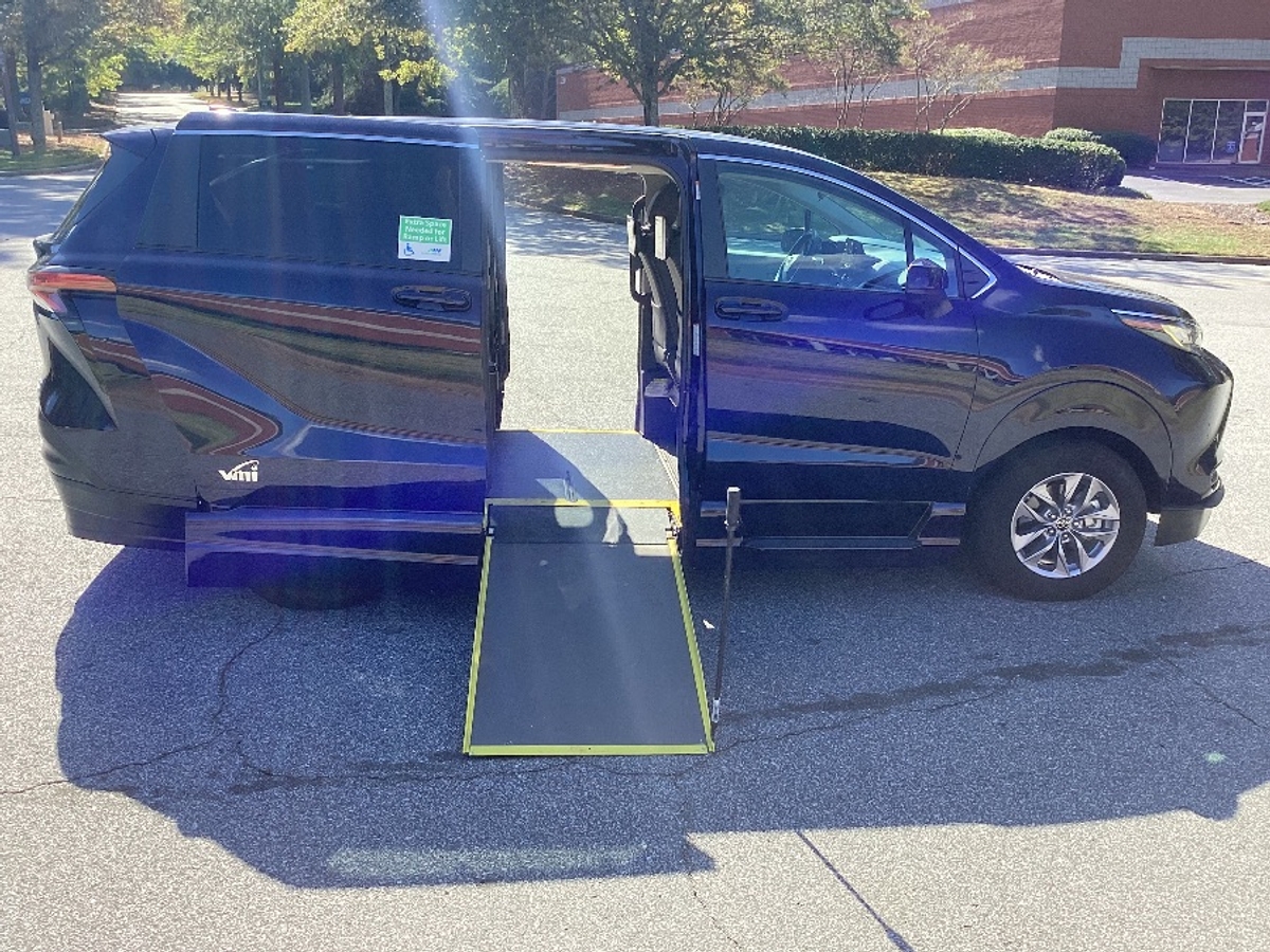 2022 TOYOTA SIENNA - Image 1