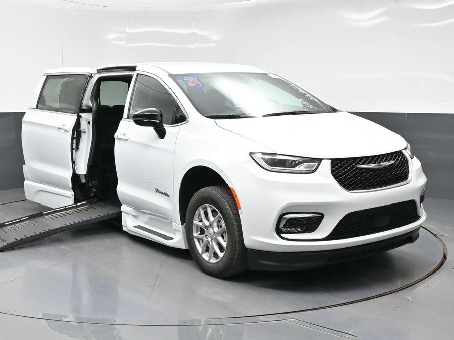 2026 Chrysler Pacifica's photo