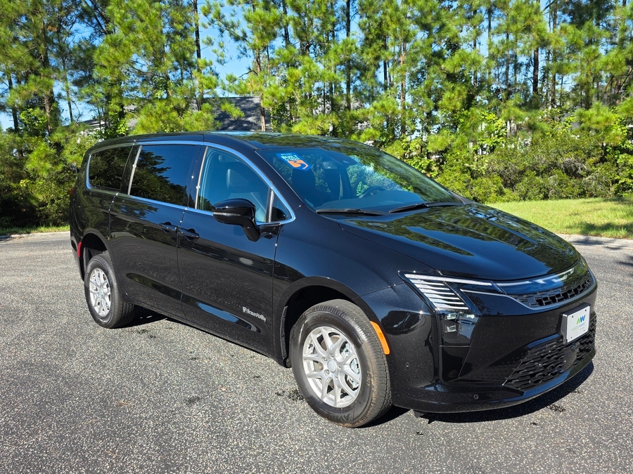 Black Chrysler Pacifica image number 14