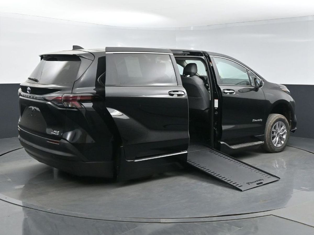 2024 TOYOTA SIENNA - Image 25