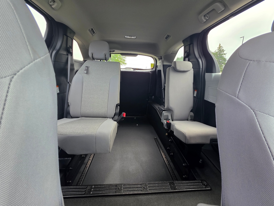 Celestial Silver Toyota Sienna image number 15