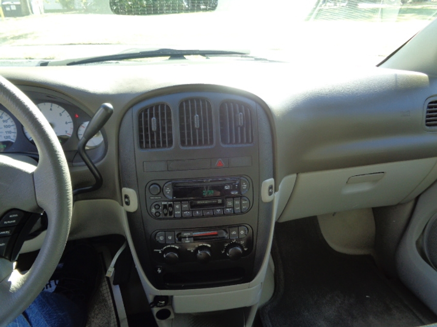 Used 2005 Dodge Grand Caravan SE - BraunAbility Side Entry Entry Fold Out Automatic Ramp