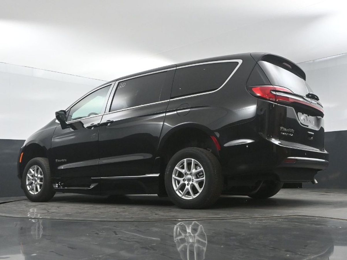 2025 CHRYSLER PACIFICA - Image 20