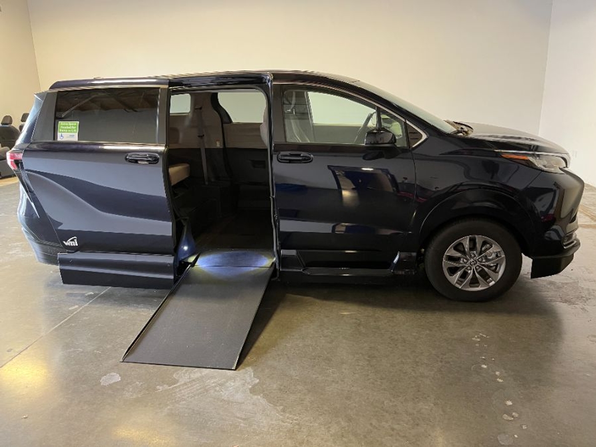 2022 TOYOTA SIENNA - Image 1