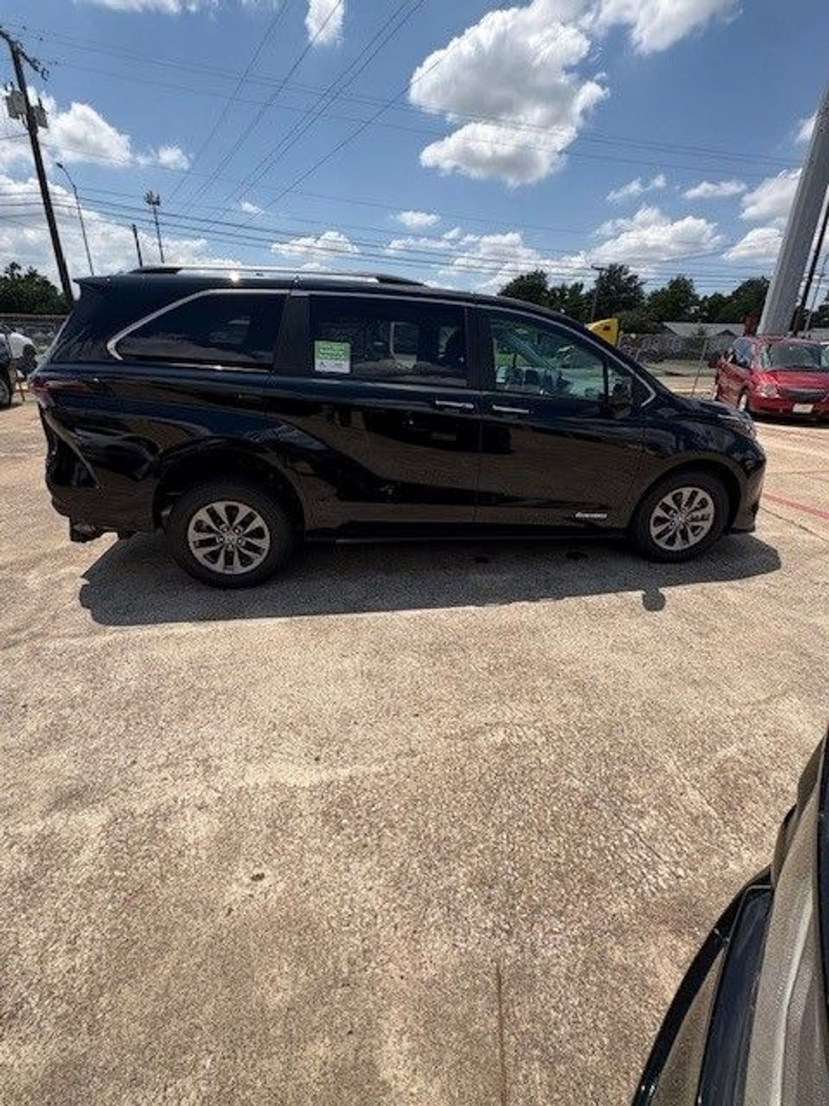 Black Toyota Sienna image number 7