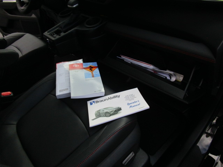 New 2025 Toyota Sienna Hybrid XSE Sport - BraunAbility Side Entry Entry In Floor Automatic Ramp