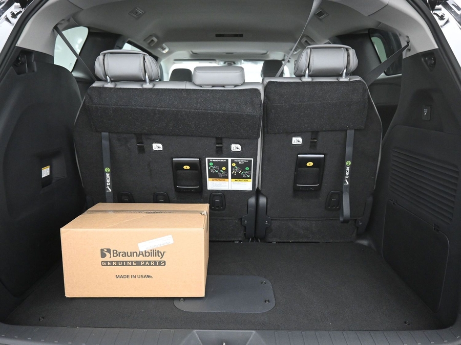 Imagen de la Toyota Sienna negra número 13