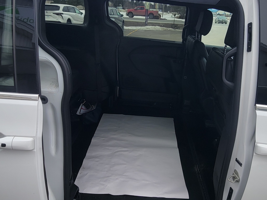 White Chrysler Pacifica image number 12