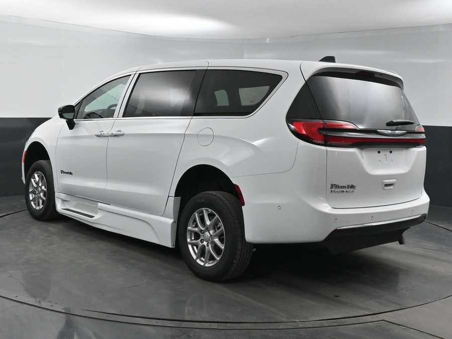 New 2025 Chrysler Pacifica Select Safety - BraunAbility Side Entry Entry Fold Out Automatic Ramp