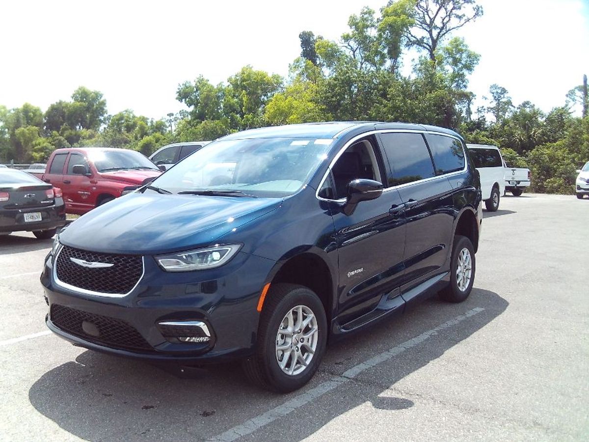 Blue Chrysler Pacifica image number 2