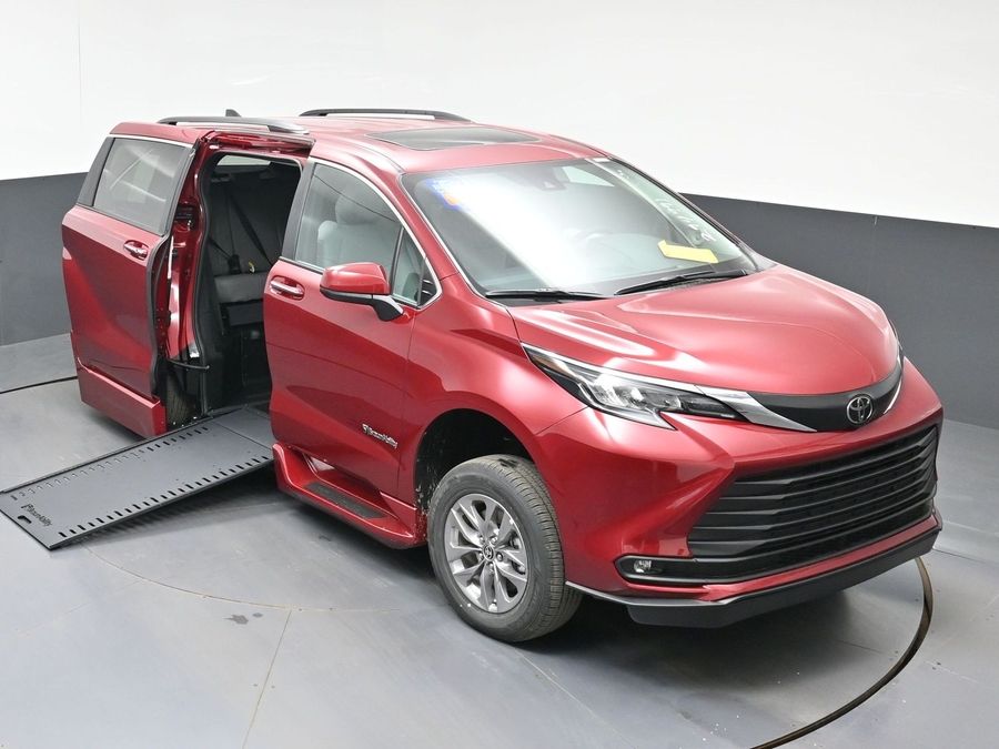 New 2026 Toyota Sienna Hybrid XLE Add - BraunAbility Side Entry In Floor Automatic Ramp