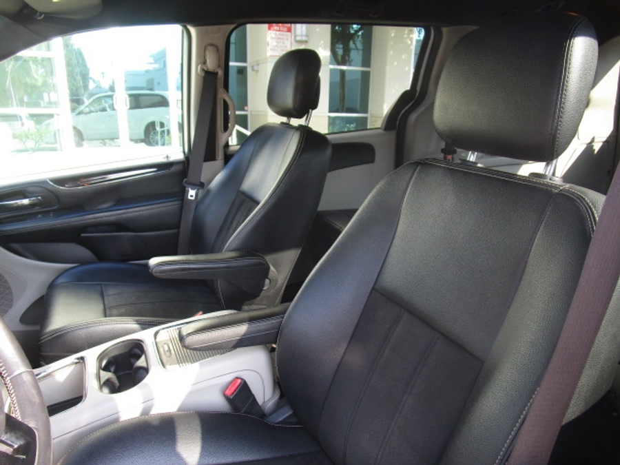 Used 2019 Dodge Grand Caravan SXT - OTH Rear Entry Entry Fold Out Manual Ramp