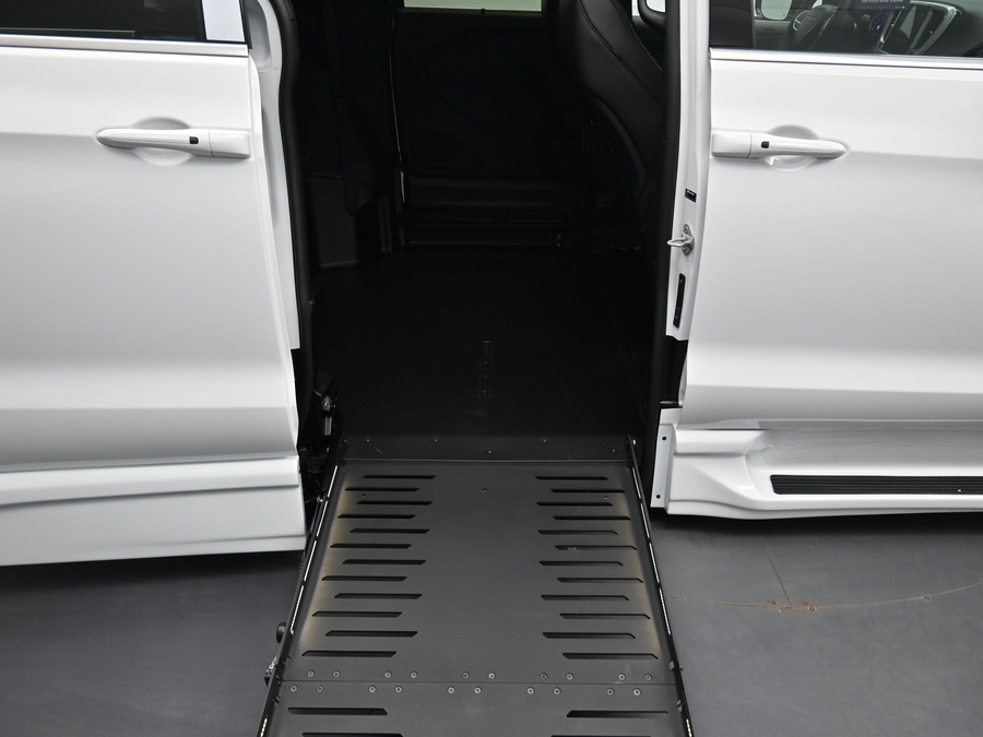 New 2027 Chrysler Pacifica Select Safety - BraunAbility Side Entry Fold Out Automatic Ramp
