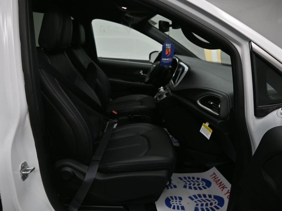 New 2026 Chrysler Pacifica Select Safety - BraunAbility Side Entry Entry Fold Out Automatic Ramp