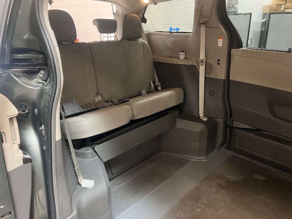 2019 TOYOTA SIENNA - Image 17