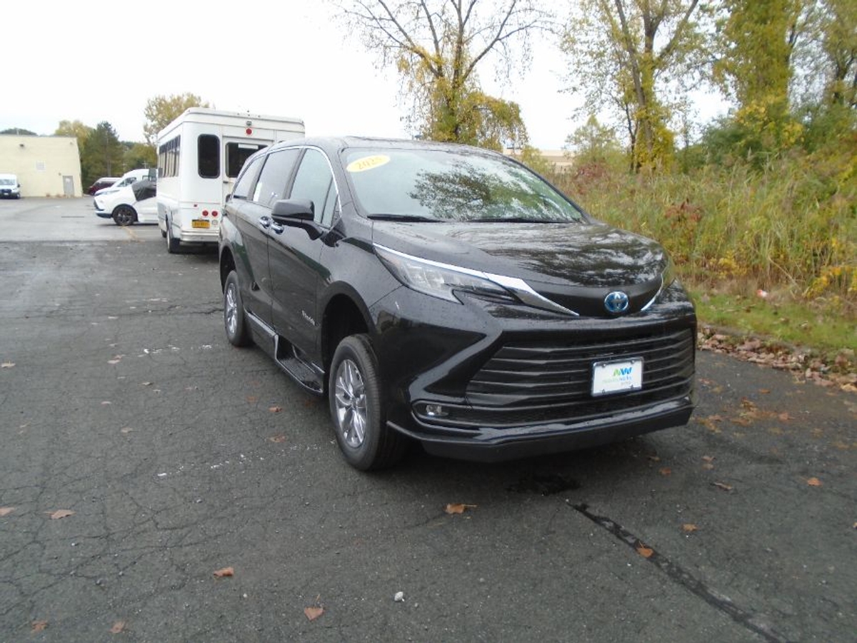 2025 TOYOTA SIENNA - Image 11
