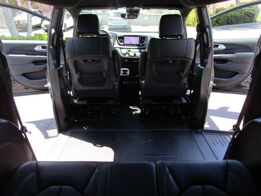 Used 2023 Chrysler Pacifica Touring L - BraunAbility Side Entry Entry Fold Out Automatic Ramp
