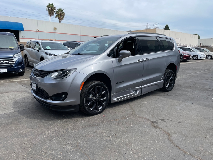 Used 2020 Chrysler Pacifica Touring L - BraunAbility Side Entry In Floor Automatic Ramp